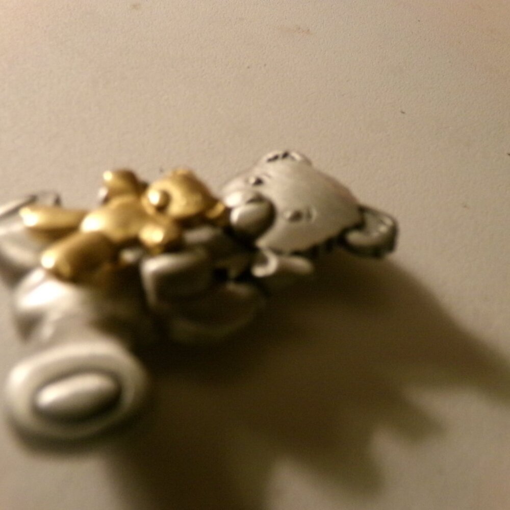 metal teddy bear pin marked j j - Picture 2 of 3